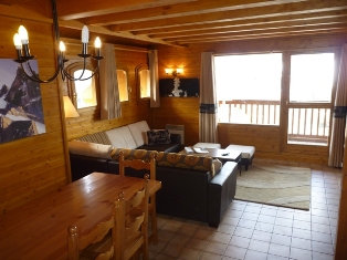 Biniou Dining Area / Lounge & Balcony